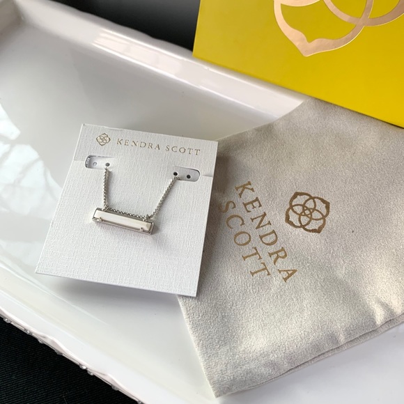 NWT Kendra Scott Rhodium mother pearl pendant - Picture 2 of 5